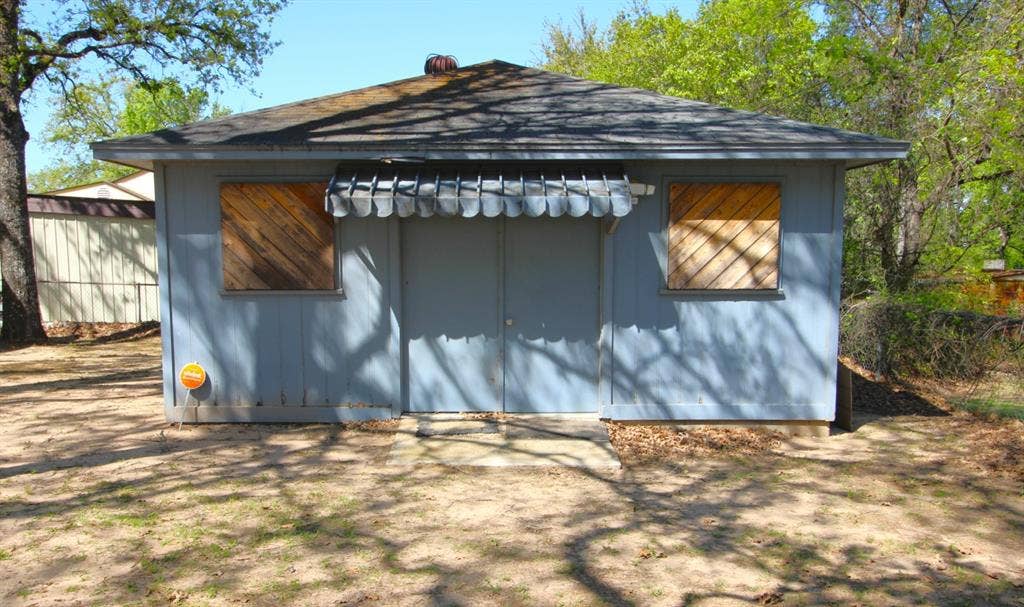 22x24 workshop, office or studio.