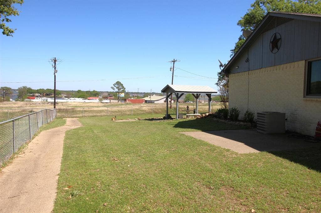 205 Mason Drive, Seven Points, TX 75143