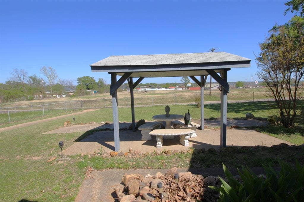 205 Mason Drive, Seven Points, TX 75143