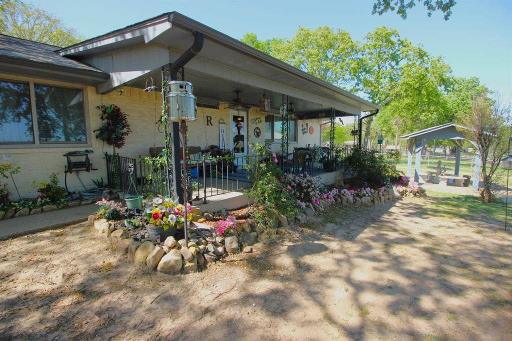 Welcome to 205 Mason, Seven Points, TX