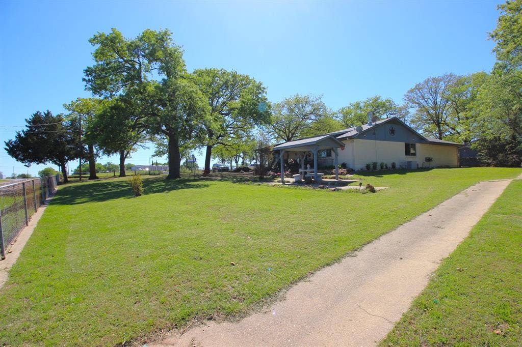 205 Mason Drive, Seven Points, TX 75143