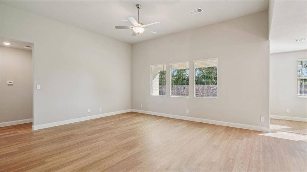 1410 Winters Way, Princeton, TX 75071 Photo is not of the actual home, but is an inspirational photo of builder’s model home and may depict options, furnishings, and/or decorator features that are not included.