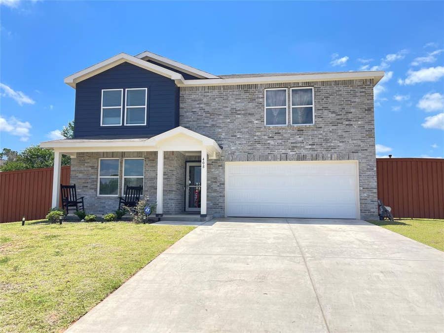 Property photo for 408 Parker Oaks Drive, Chandler, TX