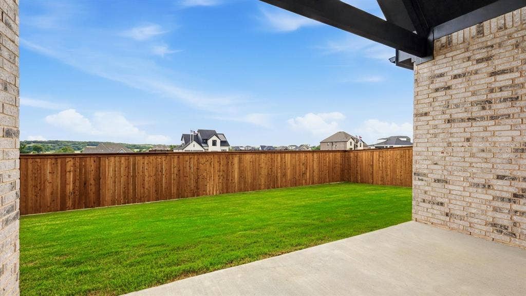 331 Fire Blade Drive, Aledo, TX 76008 Expansive green lawn with a wood-plank privacy fence