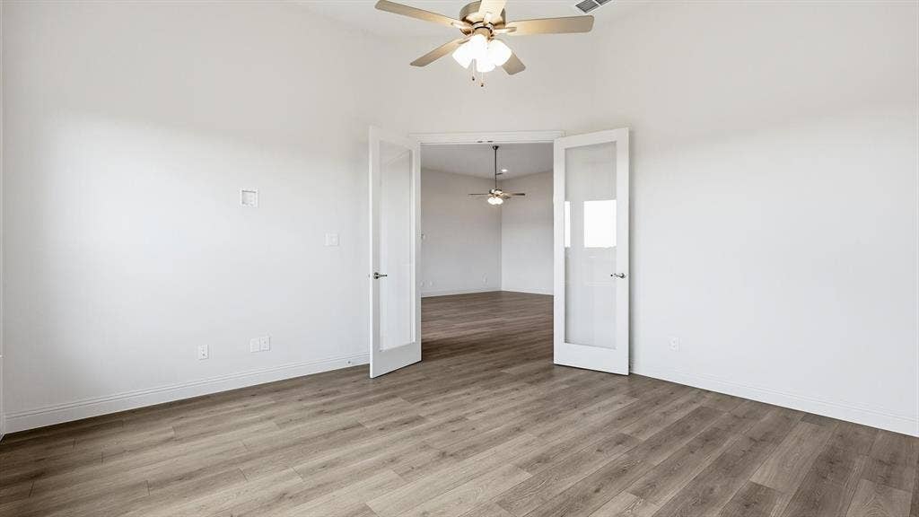 331 Fire Blade Drive, Aledo, TX 76008 Spacious room featuring wood-finish flooring, vaulted ceiling, and a ceiling fan