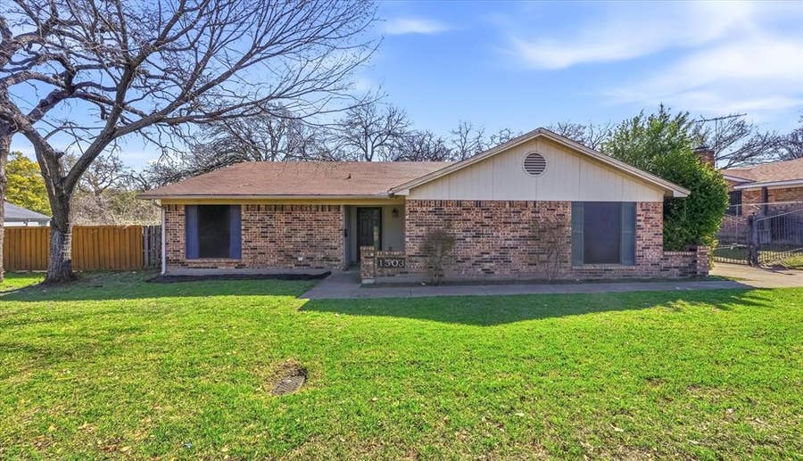 Property photo for 1503 N Fielder Road, Arlington, TX