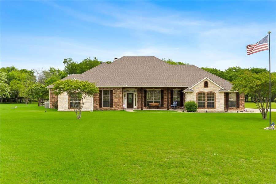 Property photo for 281 High Plains Trail, Royse City, TX