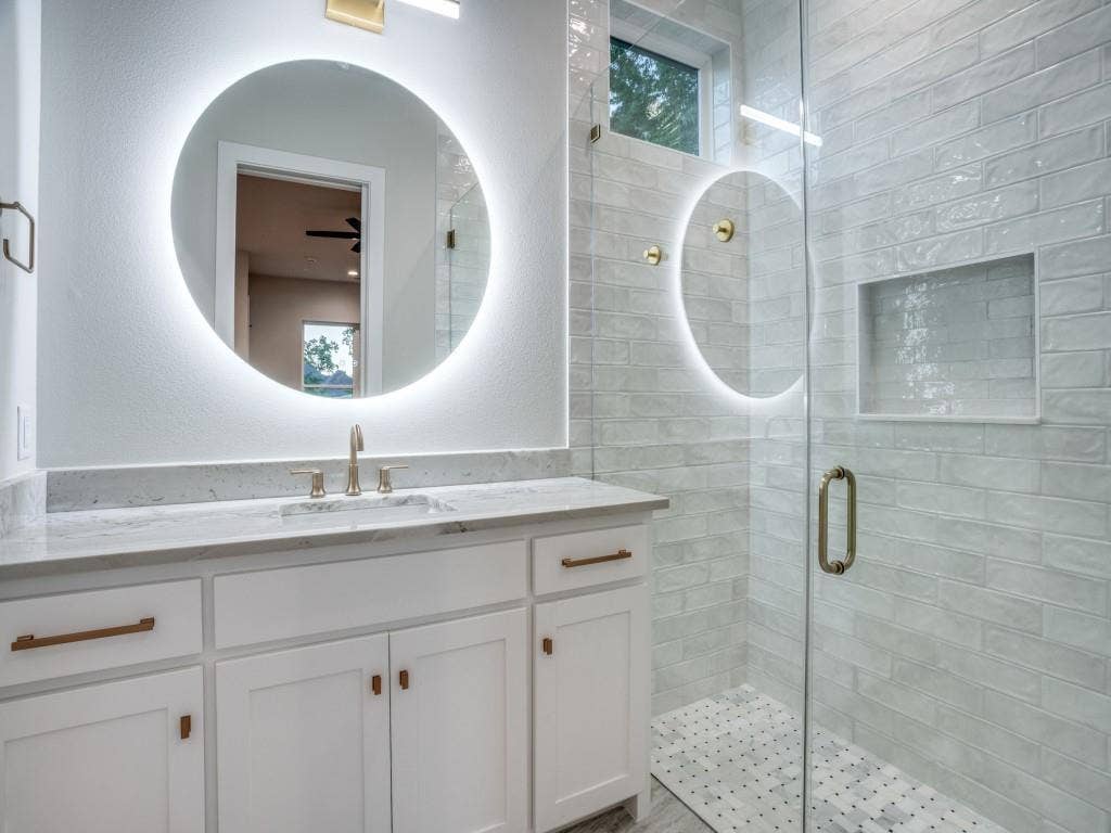 2424 Bellview Circle, Tyler, TX 75709 First floor cottage ensuite