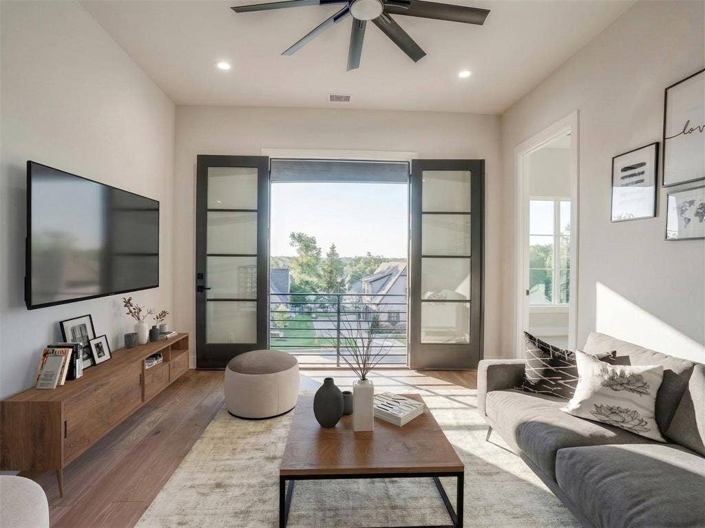 2424 Bellview Circle, Tyler, TX 75709 Upstairs gathering space with lake view