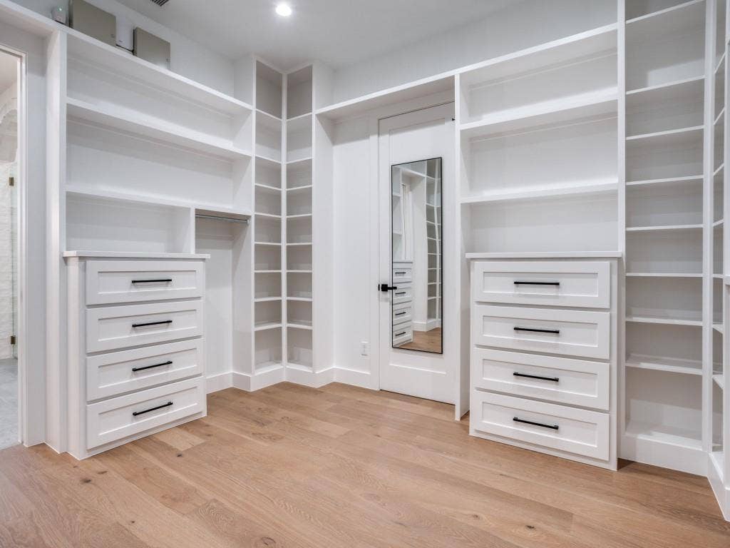2424 Bellview Circle, Tyler, TX 75709 Room-sized Primary closet