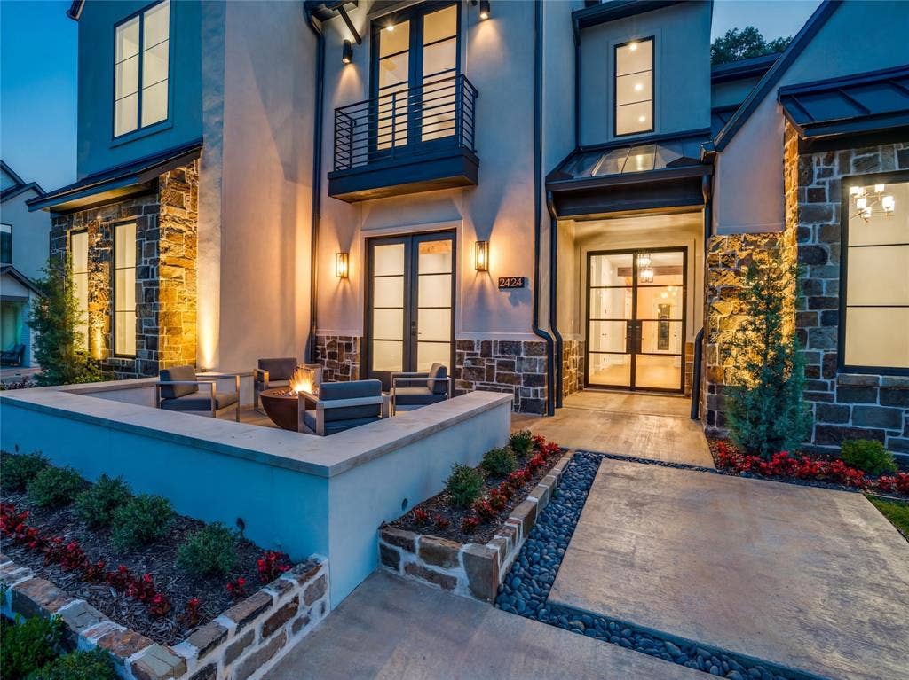 2424 Bellview Circle, Tyler, TX 75709 Front patio with lake view