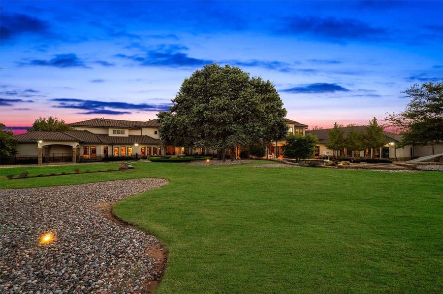 Property photo for 940 W Dove Road, Southlake, TX