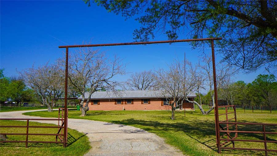 Property photo for 19761 N State Highway 34, Terrell, TX