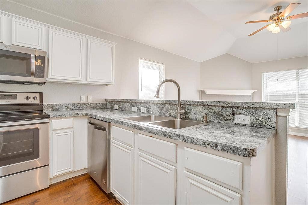 927 Simon Drive, Cedar Hill, TX 75104 927 Simon Drive, Cedar Hill, TX 75104