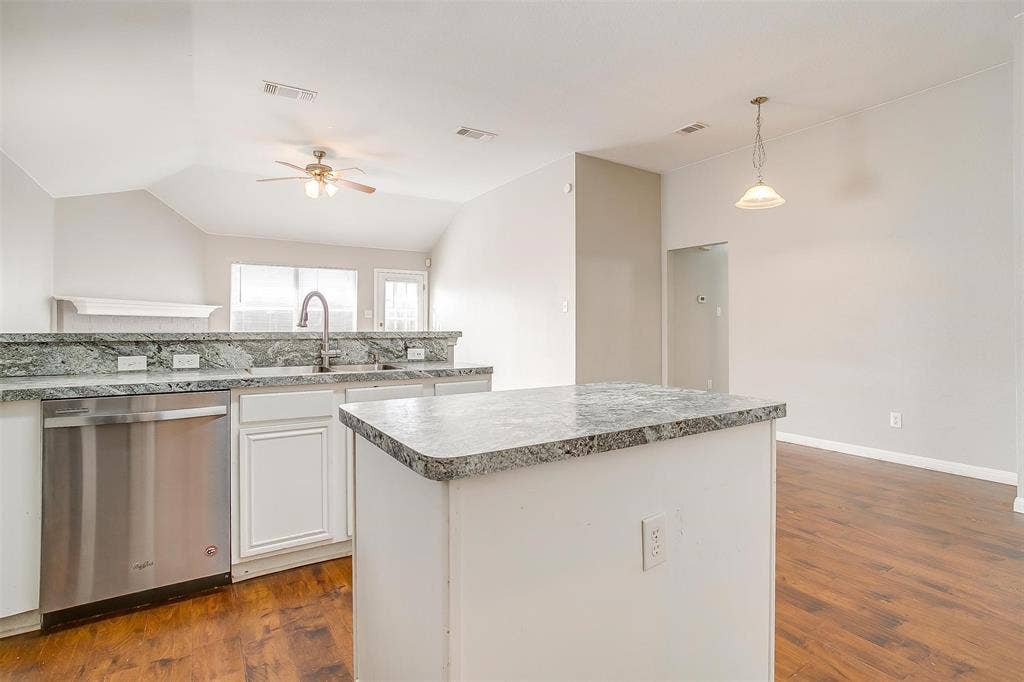 927 Simon Drive, Cedar Hill, TX 75104 927 Simon Drive, Cedar Hill, TX 75104