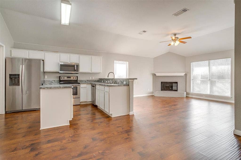 927 Simon Drive, Cedar Hill, TX 75104 927 Simon Drive, Cedar Hill, TX 75104