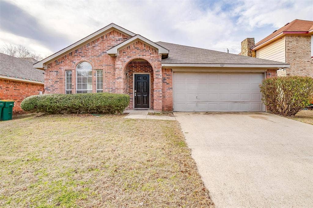 927 Simon Drive, Cedar Hill, TX 75104 927 Simon Drive, Cedar Hill, TX 75104