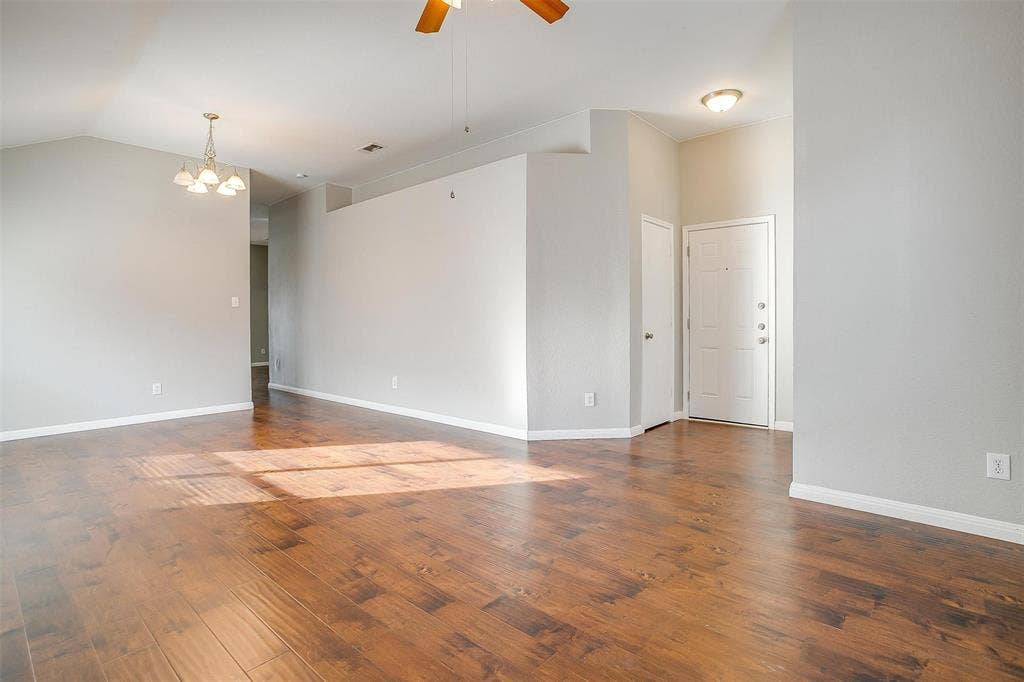 927 Simon Drive, Cedar Hill, TX 75104 927 Simon Drive, Cedar Hill, TX 75104