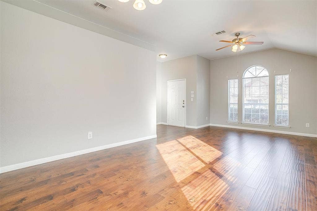 927 Simon Drive, Cedar Hill, TX 75104 927 Simon Drive, Cedar Hill, TX 75104