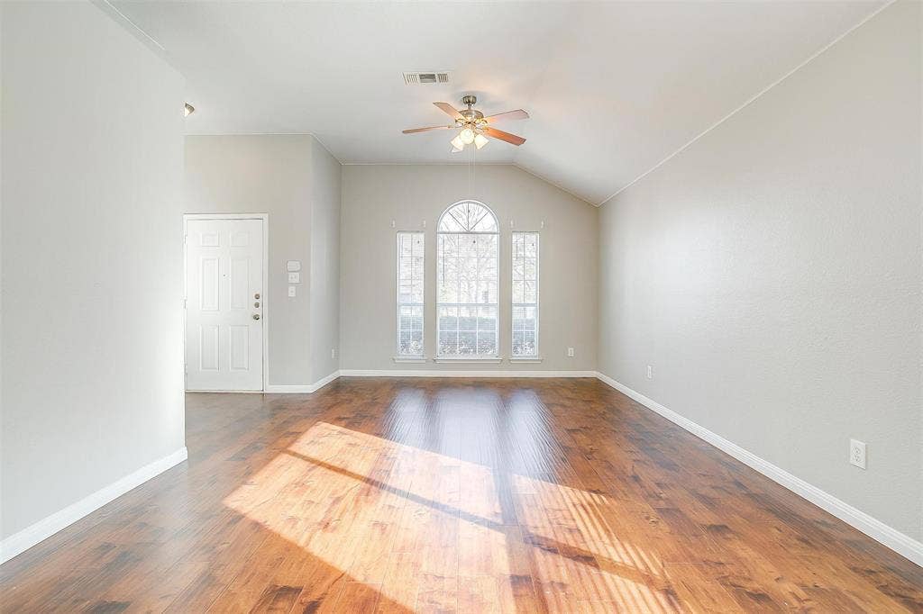 927 Simon Drive, Cedar Hill, TX 75104 927 Simon Drive, Cedar Hill, TX 75104
