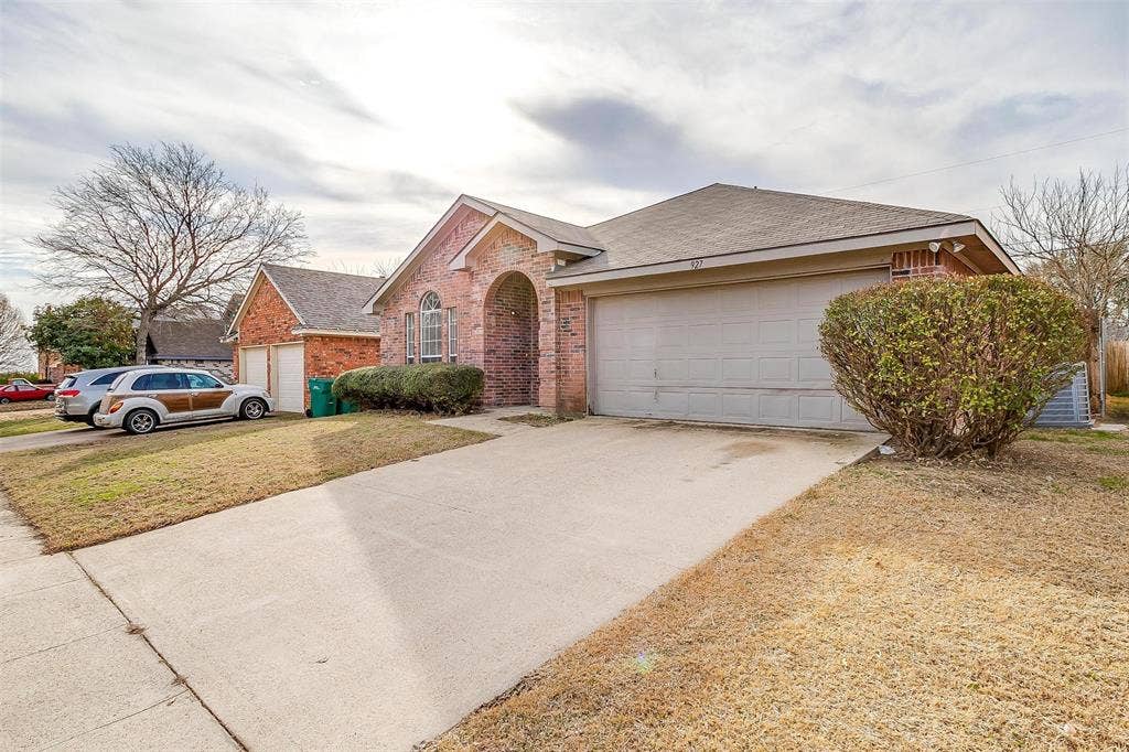 927 Simon Drive, Cedar Hill, TX 75104 927 Simon Drive, Cedar Hill, TX 75104