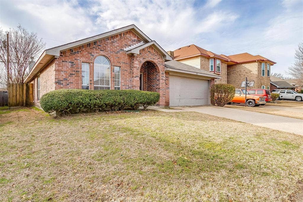927 Simon Drive, Cedar Hill, TX 75104 927 Simon Drive, Cedar Hill, TX 75104