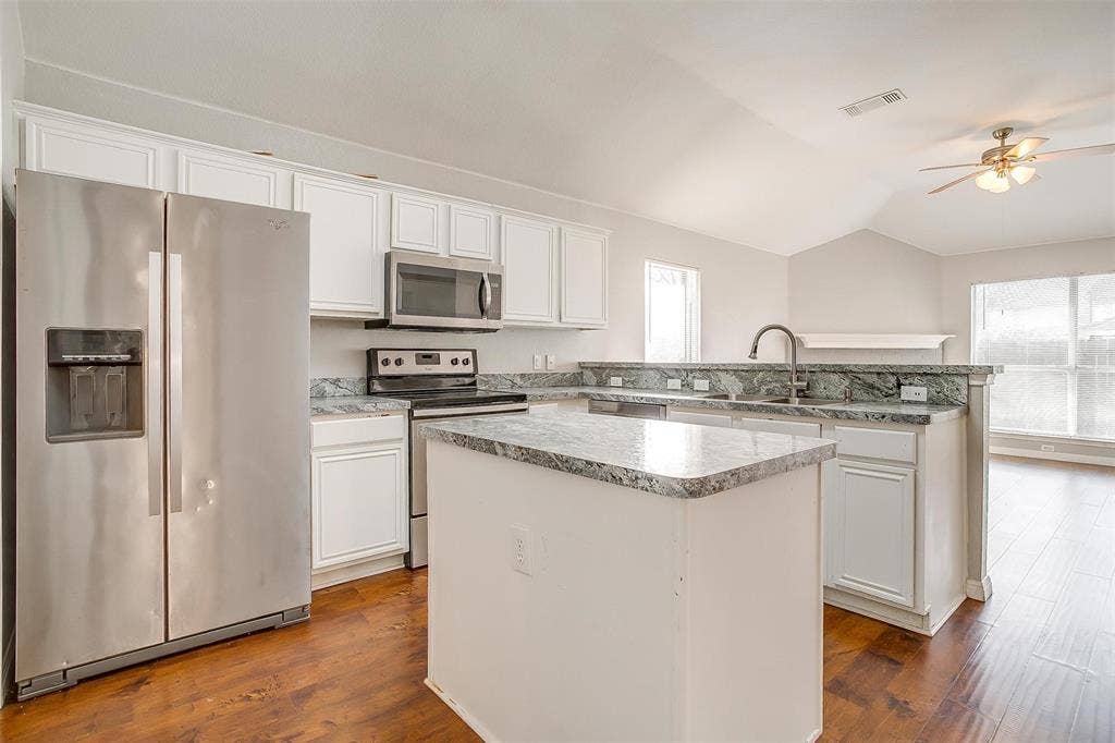 927 Simon Drive, Cedar Hill, TX 75104 927 Simon Drive, Cedar Hill, TX 75104