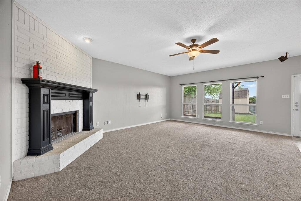 2233 San Simeon Drive, Mesquite, TX 75181 2233 San Simeon Drive, Mesquite, TX 75181