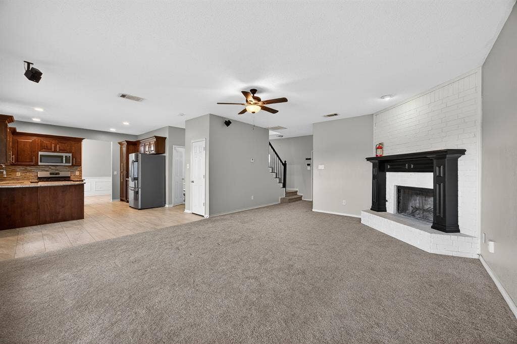 2233 San Simeon Drive, Mesquite, TX 75181 2233 San Simeon Drive, Mesquite, TX 75181