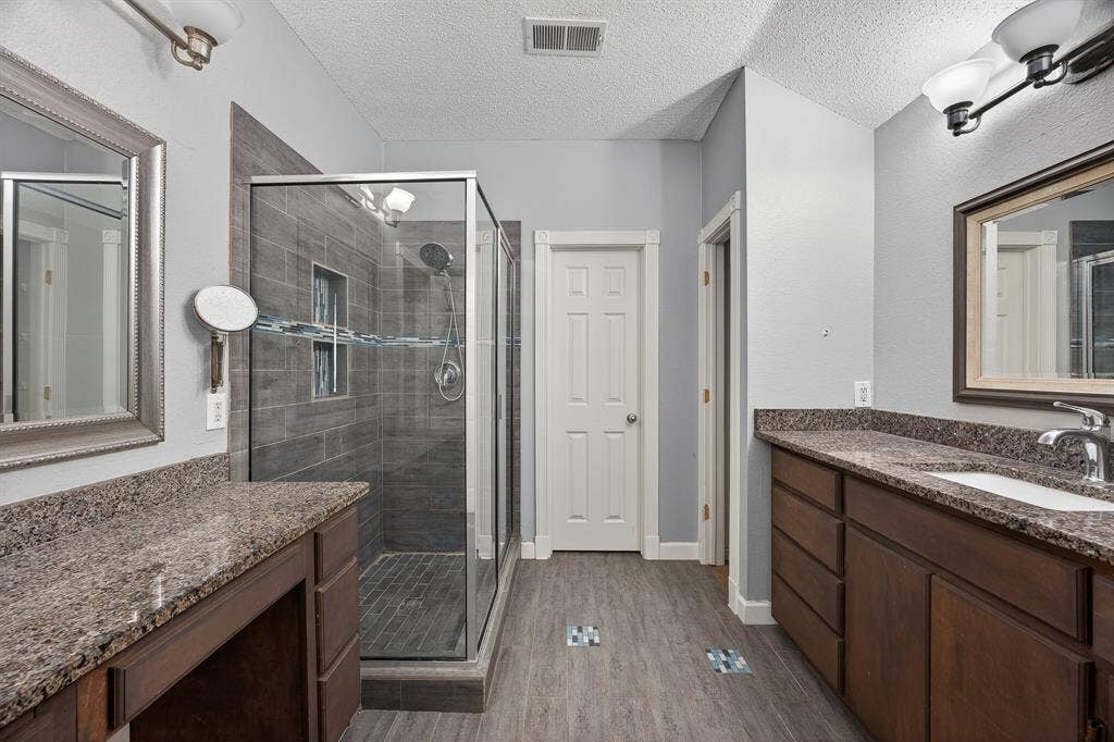 2233 San Simeon Drive, Mesquite, TX 75181 2233 San Simeon Drive, Mesquite, TX 75181