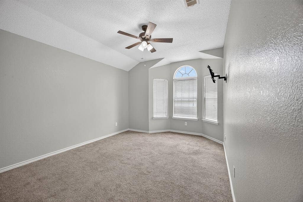 2233 San Simeon Drive, Mesquite, TX 75181 2233 San Simeon Drive, Mesquite, TX 75181
