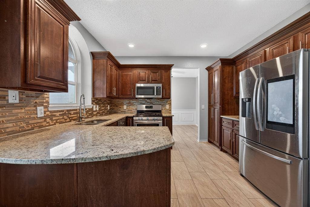 2233 San Simeon Drive, Mesquite, TX 75181 2233 San Simeon Drive, Mesquite, TX 75181