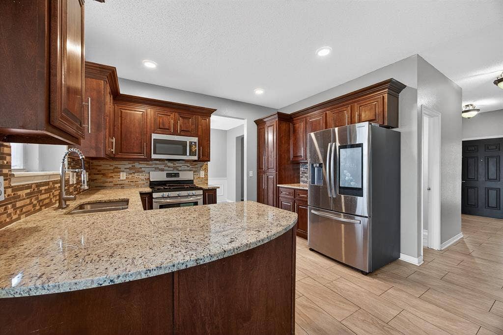2233 San Simeon Drive, Mesquite, TX 75181 2233 San Simeon Drive, Mesquite, TX 75181