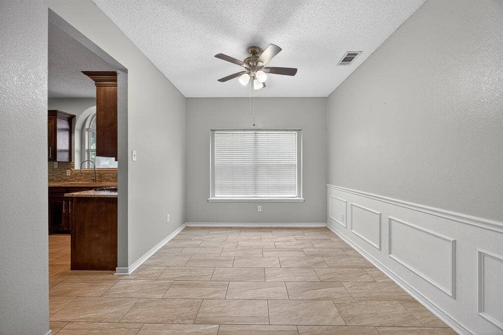 2233 San Simeon Drive, Mesquite, TX 75181 2233 San Simeon Drive, Mesquite, TX 75181