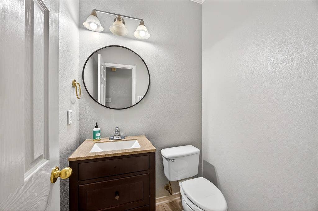 2233 San Simeon Drive, Mesquite, TX 75181 2233 San Simeon Drive, Mesquite, TX 75181