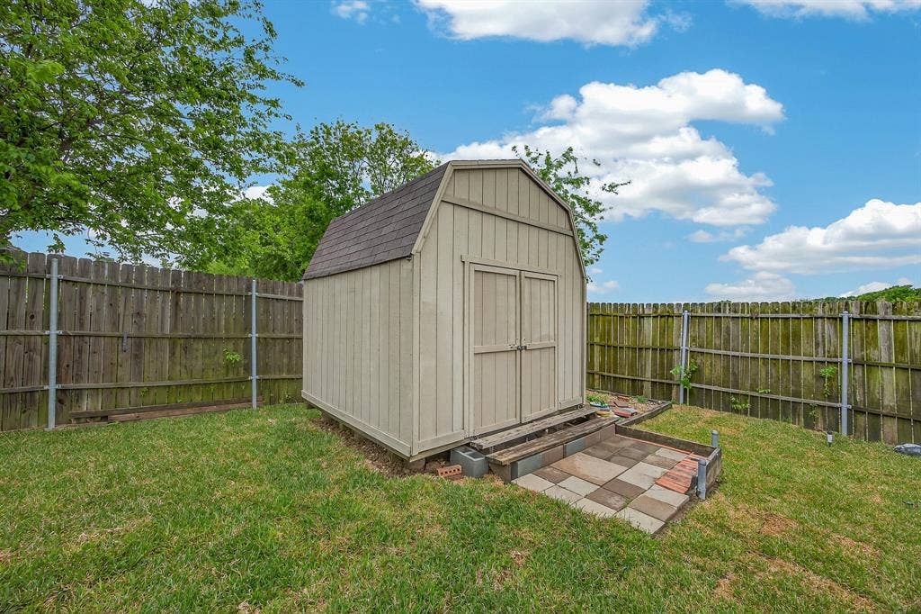 2233 San Simeon Drive, Mesquite, TX 75181 2233 San Simeon Drive, Mesquite, TX 75181