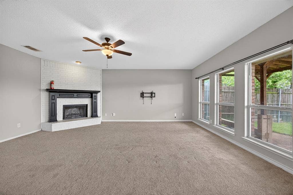 2233 San Simeon Drive, Mesquite, TX 75181 2233 San Simeon Drive, Mesquite, TX 75181