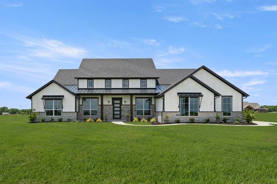 Property photo for 231 Cotopaxi Drive, Pecan Hill, TX