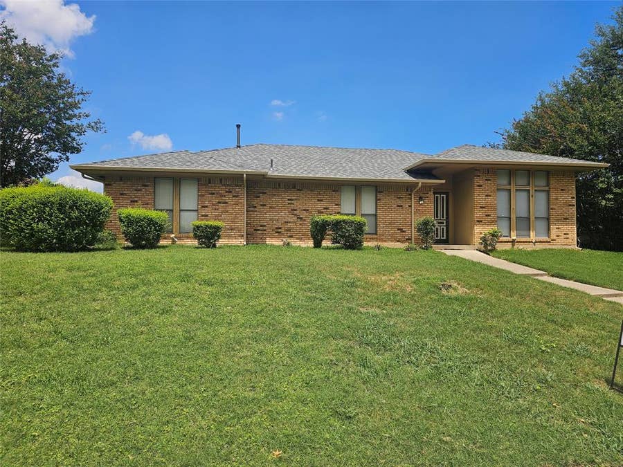 Property photo for 1340 Grand Teton Drive, DeSoto, TX