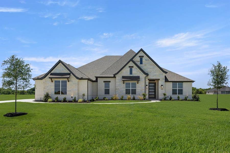 Property photo for 221 Cotopaxi Drive, Pecan Hill, TX