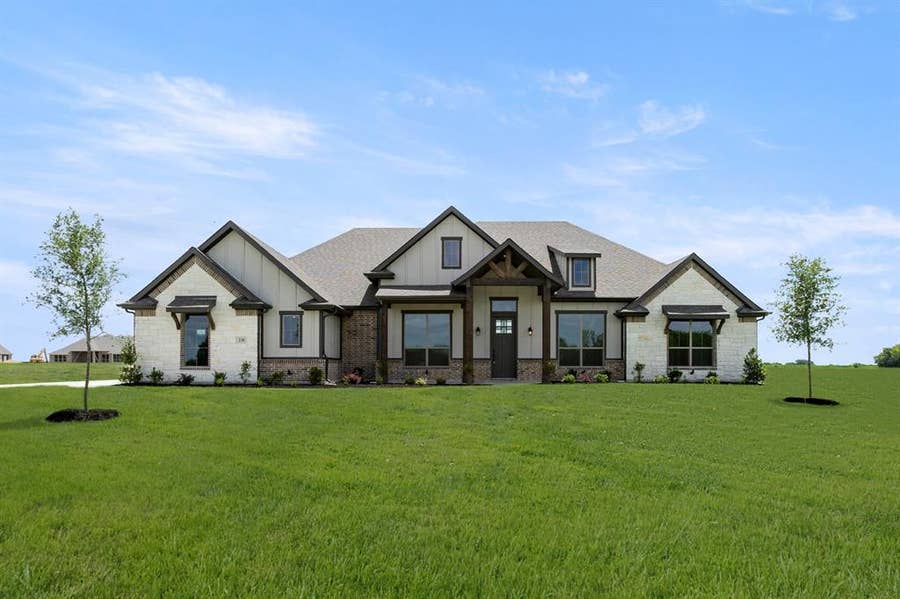 Property photo for 230 Cordillera Lane, Pecan Hill, TX