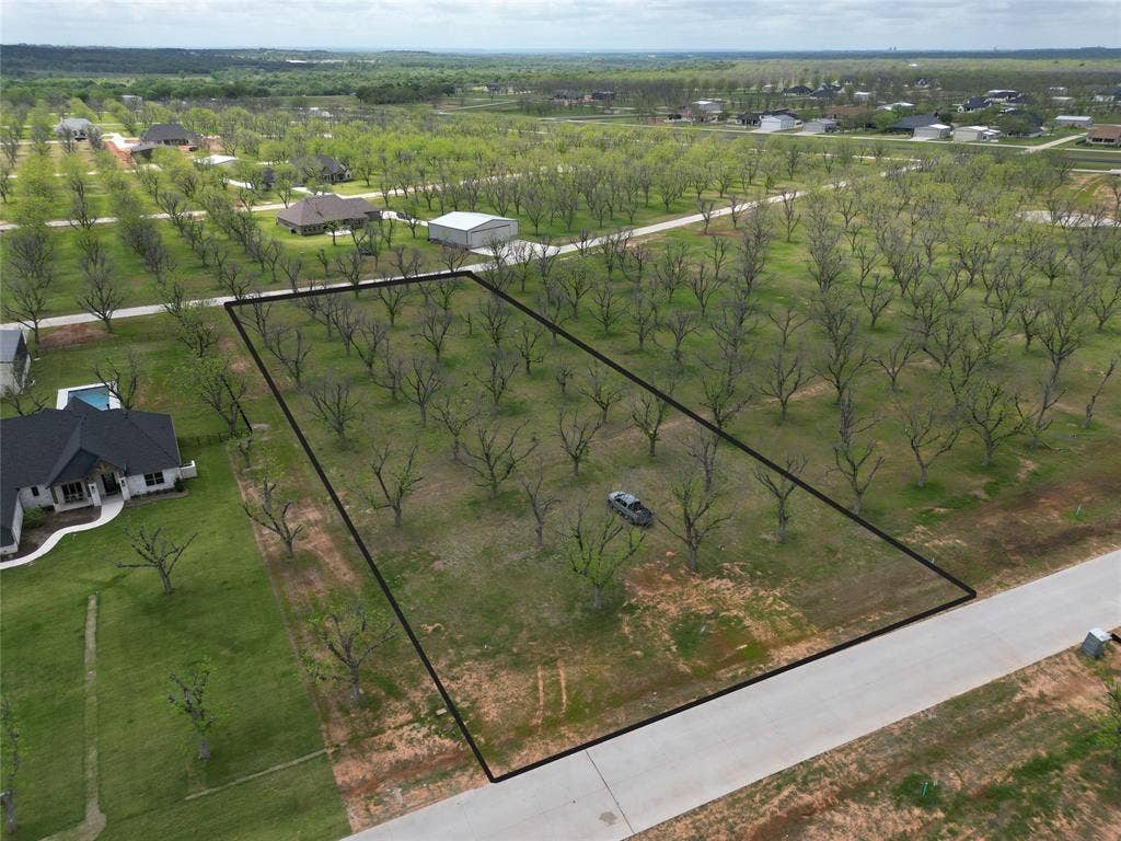 1019 East Landings North, Granbury, TX 76049 1019 East Landings North, Granbury, TX 76049