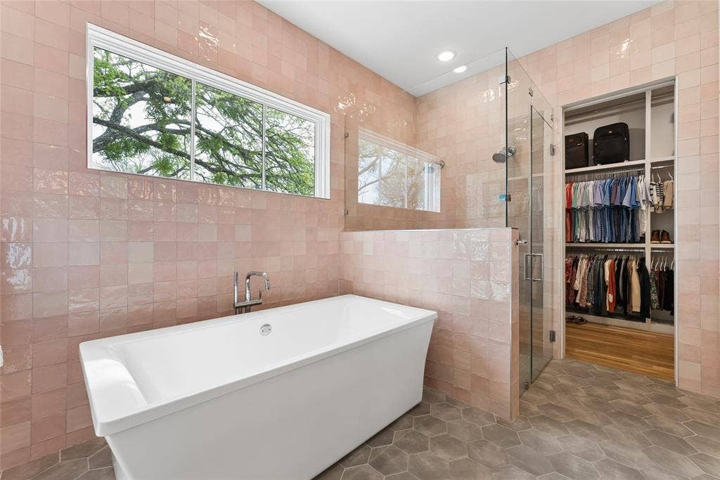 2nd Floor Primary Bathoom