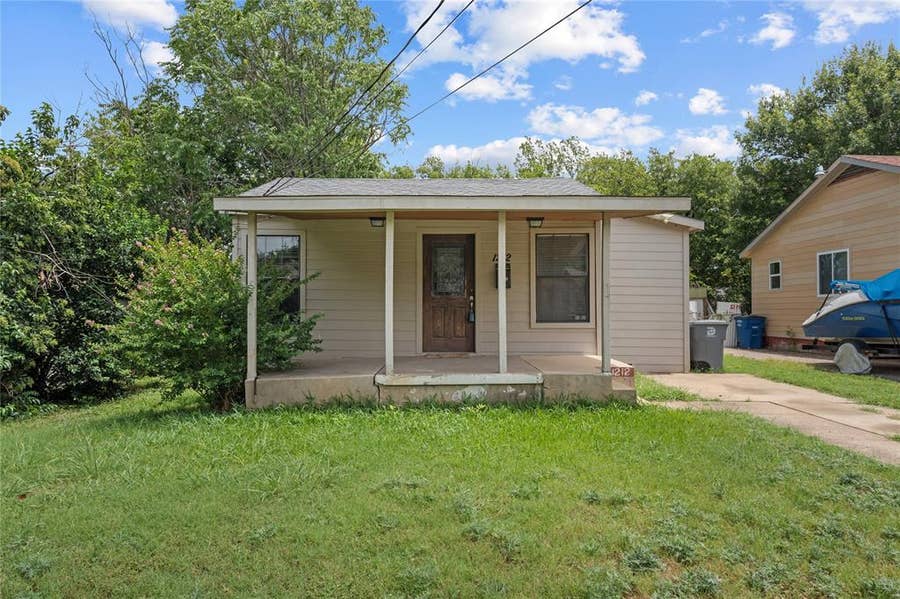 Property photo for 1212 Mclean Avenue, Dallas, TX
