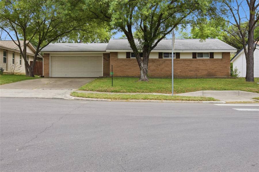 Property photo for 3614 Windsor Street, Irving, TX