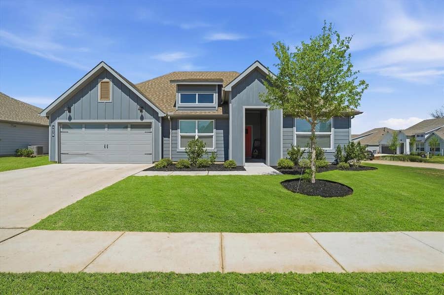 Property photo for 4028 Cornerstone Circle, Granbury, TX