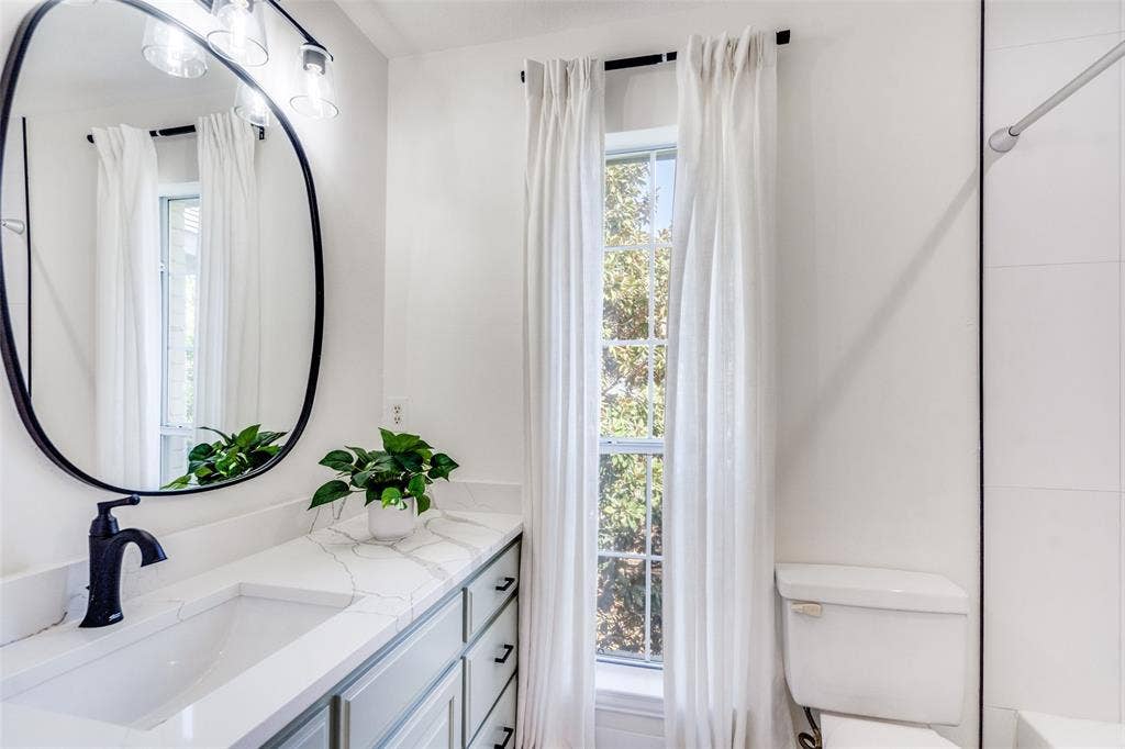Full bathroom off game room.