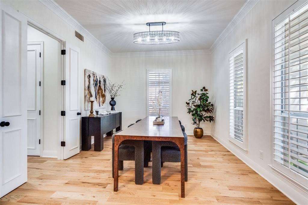 Spacious dining room perfect for holiday meals. Pass through to kitchen and butlers pantry is ideal!