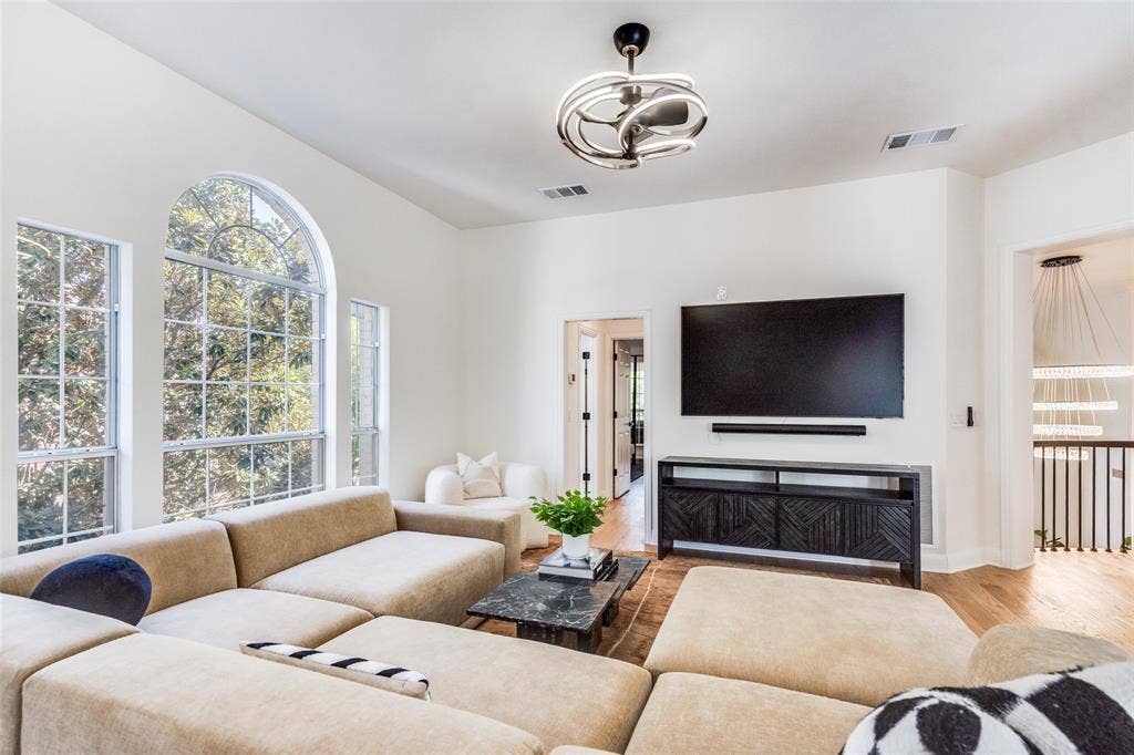 Large game room with plenty of seating