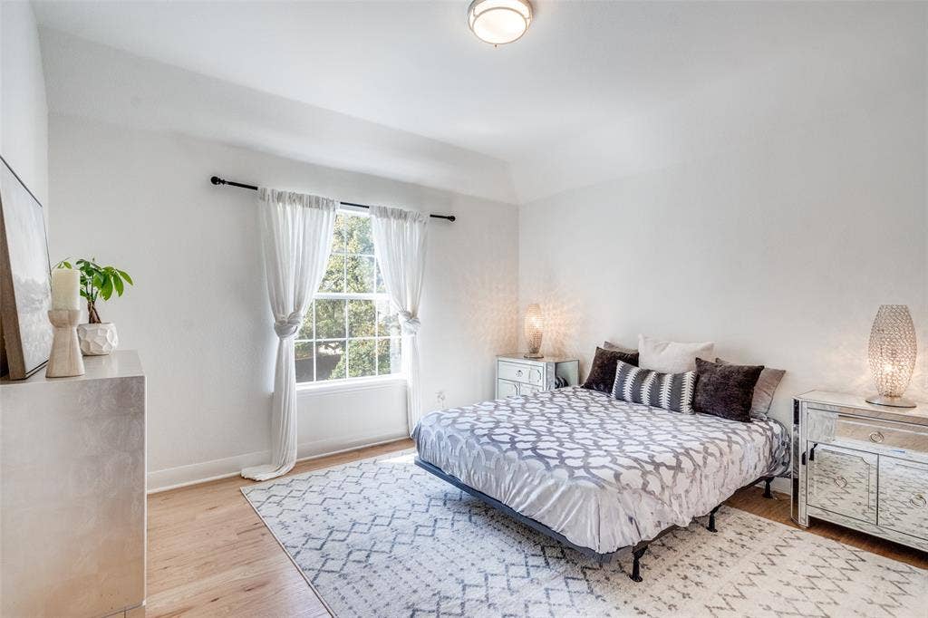 3rd bedroom with access to the Jack-n-Jill bathroom